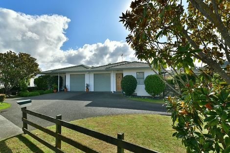 Photo of property in 2/28 Awaroa Road, Helensville, 0800