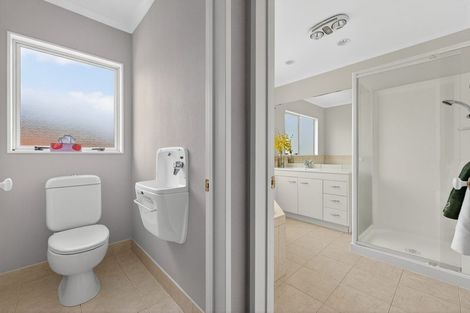 Photo of property in 32 Delmont Close, East Tamaki Heights, Auckland, 2016