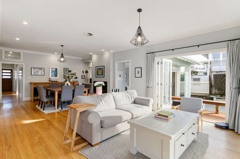 Photo of property in 30 Williams Street, Cambridge, 3434