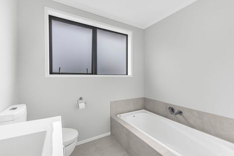 Photo of property in 14 Discovery Place, Marfell, New Plymouth, 4310