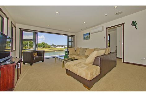 Photo of property in 10 Hei Esplanade, Whitianga, 3510