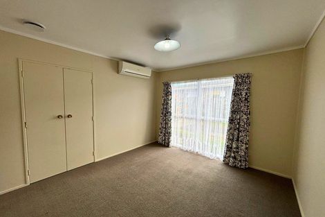 Photo of property in 52 Kurnell Drive, Botany Downs, Auckland, 2010