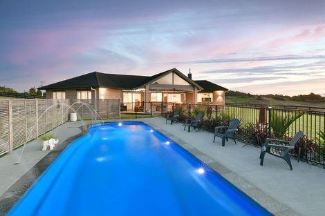 Photo of property in 10 Joblin Road, Wainui, Silverdale, 0994