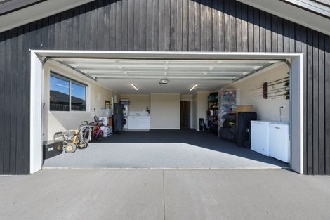 Photo of property in 28 Rotomanu Place, Pyes Pa, Tauranga, 3112