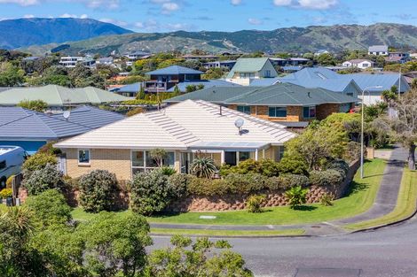 Photo of property in 3 Te Ropata Place, Waikanae Beach, Waikanae, 5036