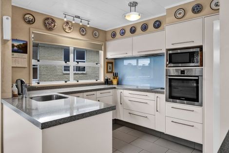 Photo of property in 17 Nevada Drive, Merrilands, New Plymouth, 4312