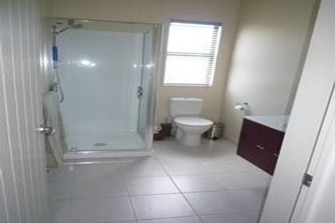 Photo of property in 1/40 Scarlet Oak Drive, Schnapper Rock, Auckland, 0632