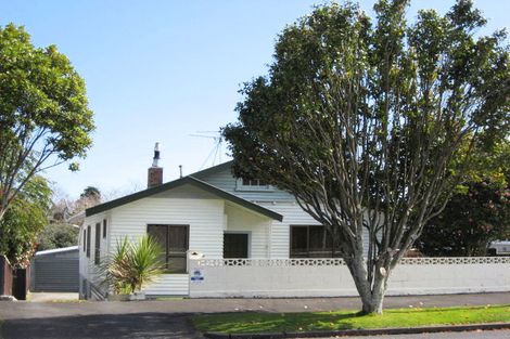 Photo of property in 16 Chilman Street, Strandon, New Plymouth, 4312