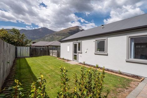 Photo of property in 44 Sylvan Street, Lake Hayes, Queenstown, 9304