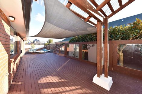Photo of property in 10 Courtfield Close, Parklands, Christchurch, 8083