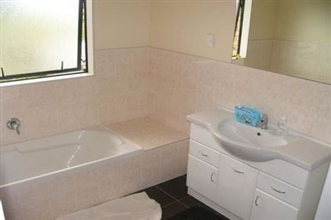 Photo of property in 38e Crossandra Drive, Mangere, Auckland, 2022