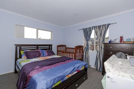 Photo of property in 9 Brashier Circle, Sunnyvale, Auckland, 0612