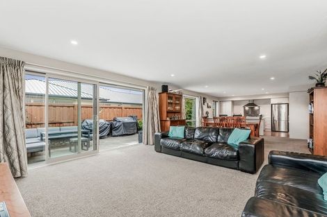 Photo of property in 100 Shillingford Boulevard, Rolleston, 7615