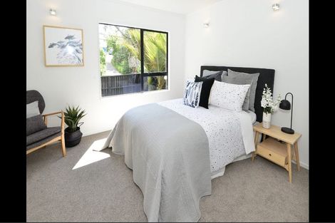 Photo of property in 2/26 Sandown Road, Rothesay Bay, Auckland, 0630