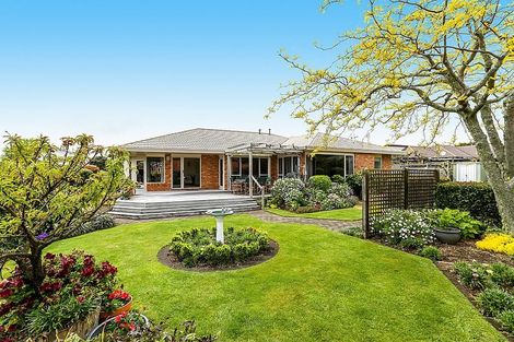 Photo of property in 18 Kinross Drive, Merrilands, New Plymouth, 4312