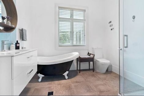 Photo of property in 37 Cameron Road, Waiuku, 2681