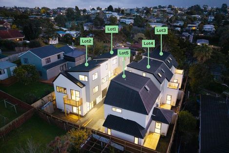 Photo of property in 10 Tusac Place, Totara Vale, Auckland, 0627