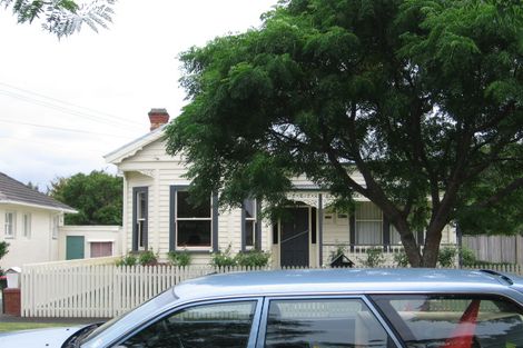 Photo of property in 77 Gribblehirst Road, Sandringham, Auckland, 1025
