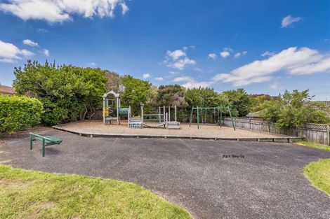 Photo of property in 28 Ginders Drive, Massey, Auckland, 0614