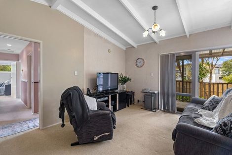 Photo of property in 35 Lyndhurst Road, Te Atatu South, Auckland, 0610