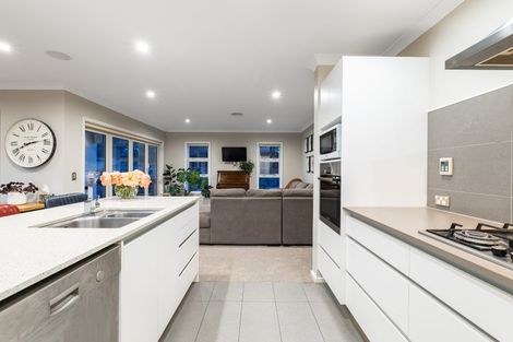 Photo of property in 15 Sumner Terrace, Aotea, Porirua, 5024