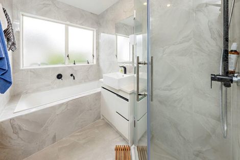 Photo of property in 2 Robina Court, Burswood, Auckland, 2013