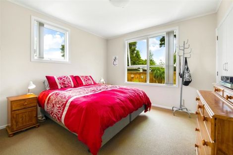 Photo of property in 8 Birdwood Road, Swanson, Auckland, 0612