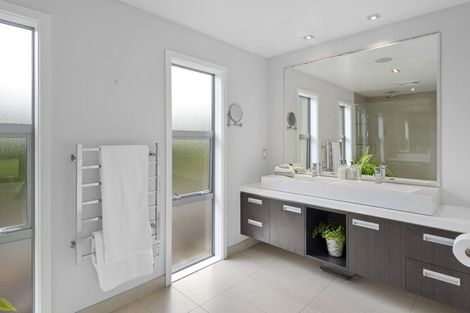 Photo of property in 1 Westall Lane, Avonhead, Christchurch, 8042