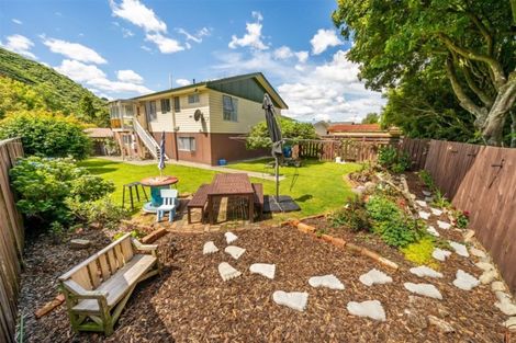 Photo of property in 30 Larchmont Grove, Totara Park, Upper Hutt, 5018