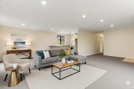Photo of property in 14 Dovey Place, Massey, Auckland, 0614