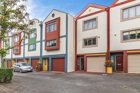 Photo of property in Lakeview Terrace, 17/14 Ambrico Place, New Lynn, Auckland, 0600