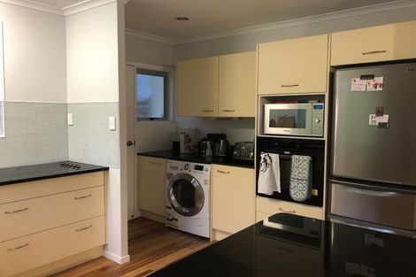 Photo of property in 2/32 Teal Crescent, Beach Haven, Auckland, 0626