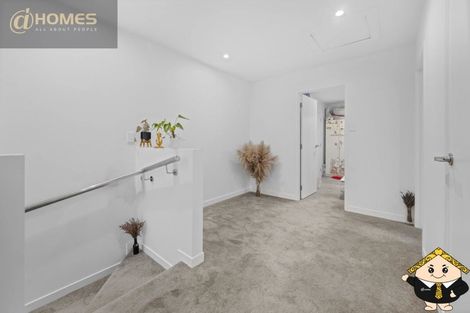 Photo of property in 5e Beach Road, Te Atatu Peninsula, 0610