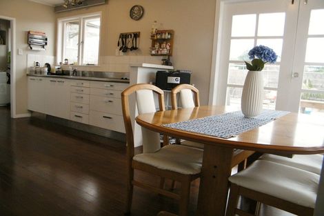 Photo of property in 32 Cardiff Road, Pakuranga, Auckland, 2010