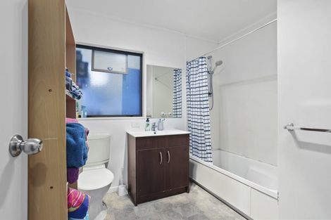 Photo of property in 49 Springs Road, Parakai, 0830