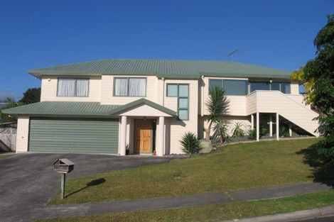 Photo of property in 1/4 Mossop Rise, Glenfield, Auckland, 0629