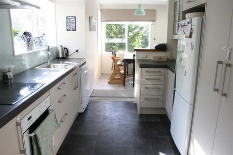 Photo of property in 1 Sasanqua Way, Crofton Downs, Wellington, 6035