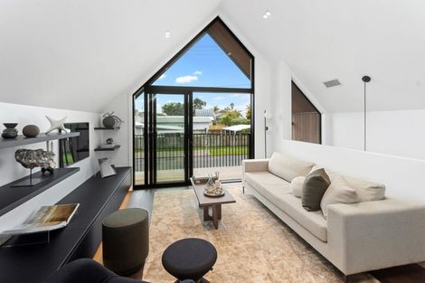 Photo of property in 1b Creamer Avenue, Belmont, Auckland, 0622