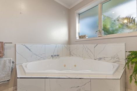 Photo of property in 7 Coolspring Way, Redwood, Christchurch, 8051