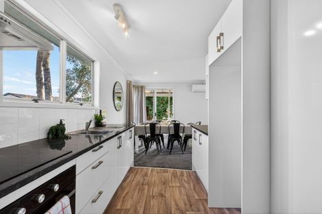 Photo of property in 7 Hinton Place, Weymouth, Auckland, 2103