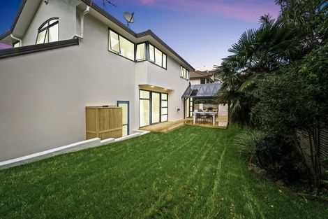 Photo of property in 1/6 Heathcote Road, Castor Bay, Auckland, 0620