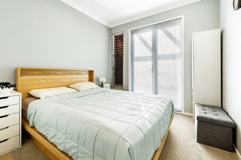 Photo of property in 7n Clearwater Cove, West Harbour, Auckland, 0618