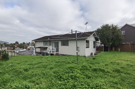 Photo of property in 16 Massine Place, Randwick Park, Auckland, 2105