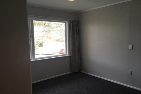 Photo of property in 66 Stewart Drive, Newlands, Wellington, 6037