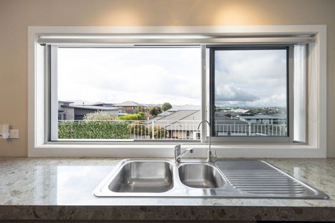 Photo of property in 15 Evergreen Rise, Grandview Heights, Hamilton, 3200