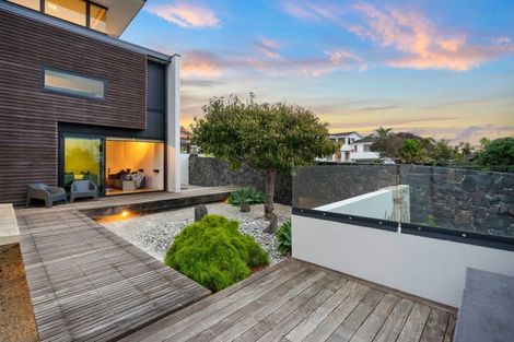 Photo of property in 51 Pacific Parade, Army Bay, Whangaparaoa, 0930