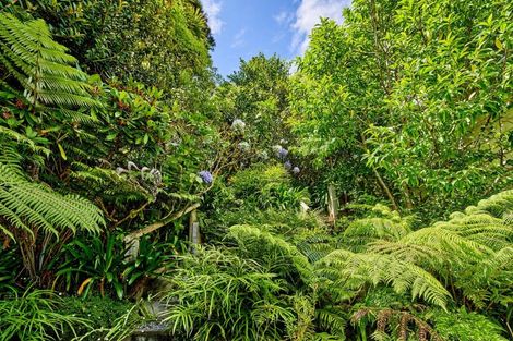 Photo of property in 15 Whiorau Grove, Lowry Bay, Lower Hutt, 5013