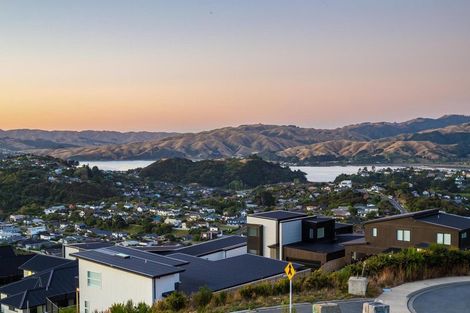 Photo of property in 1 Stunsail Lane, Whitby, Porirua, 5024