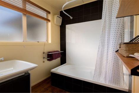 Photo of property in 2 Owhiti Street, Titahi Bay, Porirua, 5022