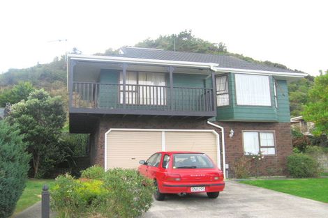 Photo of property in 20 Arahanga Grove, Maupuia, Wellington, 6022